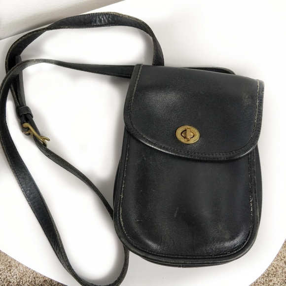 Coach Handbags - Vintage Coach Black Scooter Side Pack Crossbody